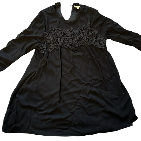 On the Road Black Lace Long Sleeve Midi Dress Size Medium - Picture 6 of 8
